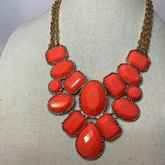💚 ALDO Orange/melon Coloured Statement Necklace - Picture 2 of 4
